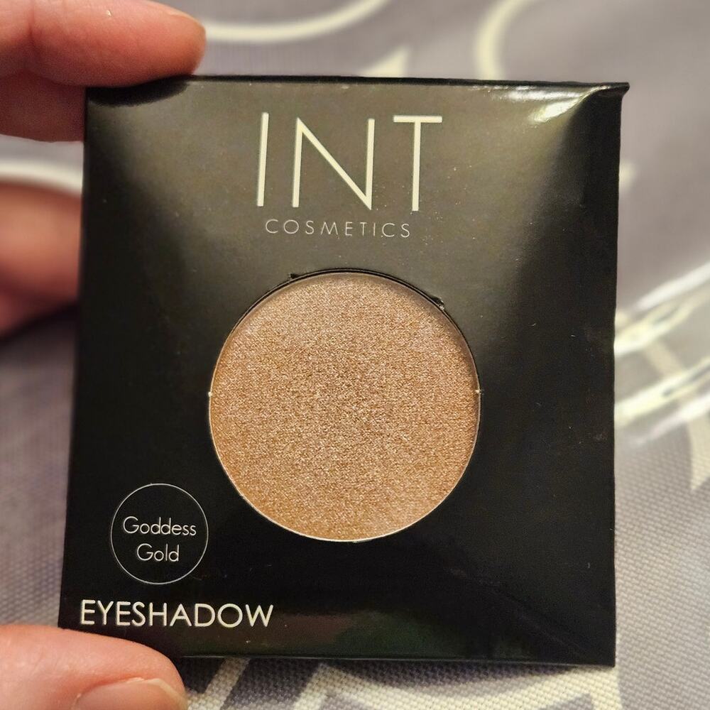INT Cosmetics Eyeshadow Goddess Gold